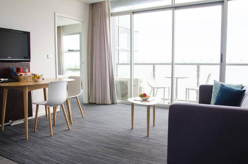 Quest Caroline Springs Aparthotel Bagian luar foto
